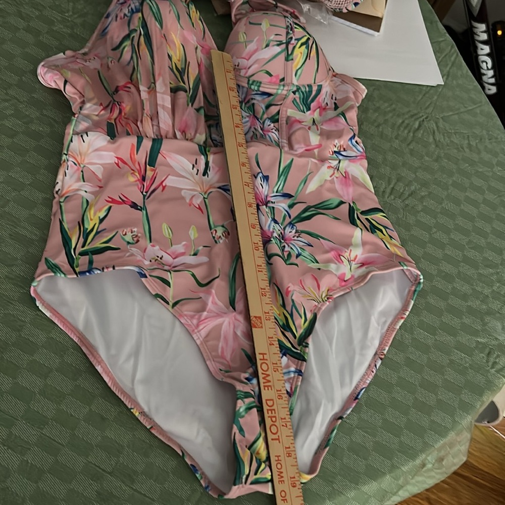 Bathing suit and matching cover up skirt. - Picture 11 of 12